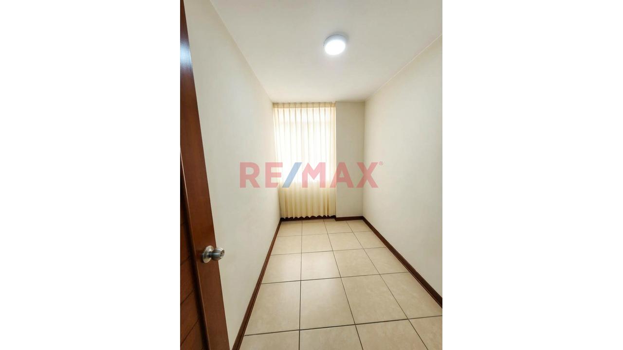Venta De Departamento En Condominio Paseo Los Inkas - La Victoria — foto 5