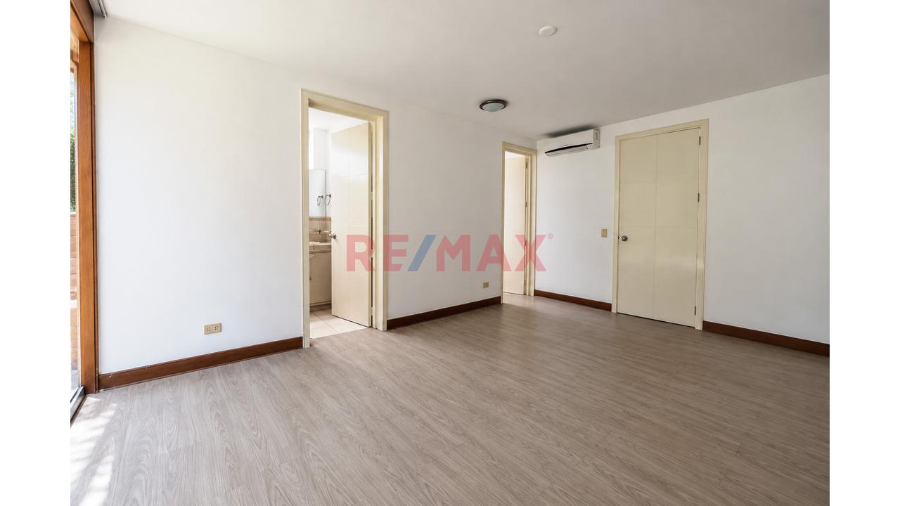 Venta De Casa Con Amplio Jardín Y Potencial De Ampliación En Condominio – La Molina — foto 9