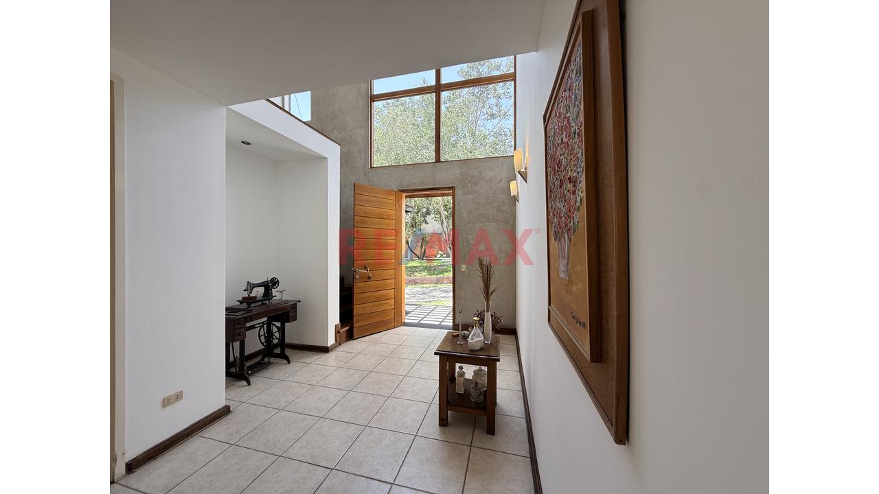 Venta De Casa Con Amplio Jardín Y Potencial De Ampliación En Condominio – La Molina — foto 2