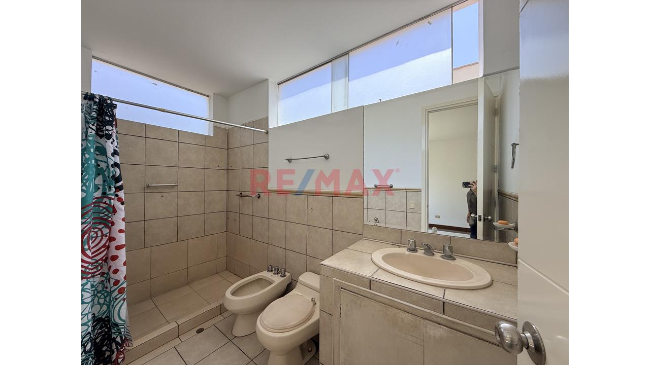 Venta De Casa Con Amplio Jardín Y Potencial De Ampliación En Condominio – La Molina — foto 11