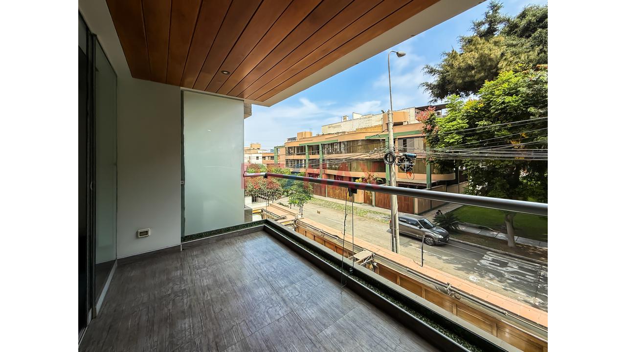 Vendo Departamento De 199 M² Frente A Parque En Chacarilla