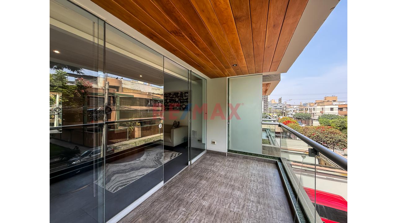 Vendo Departamento De 199 M² Frente A Parque En Chacarilla — foto 2