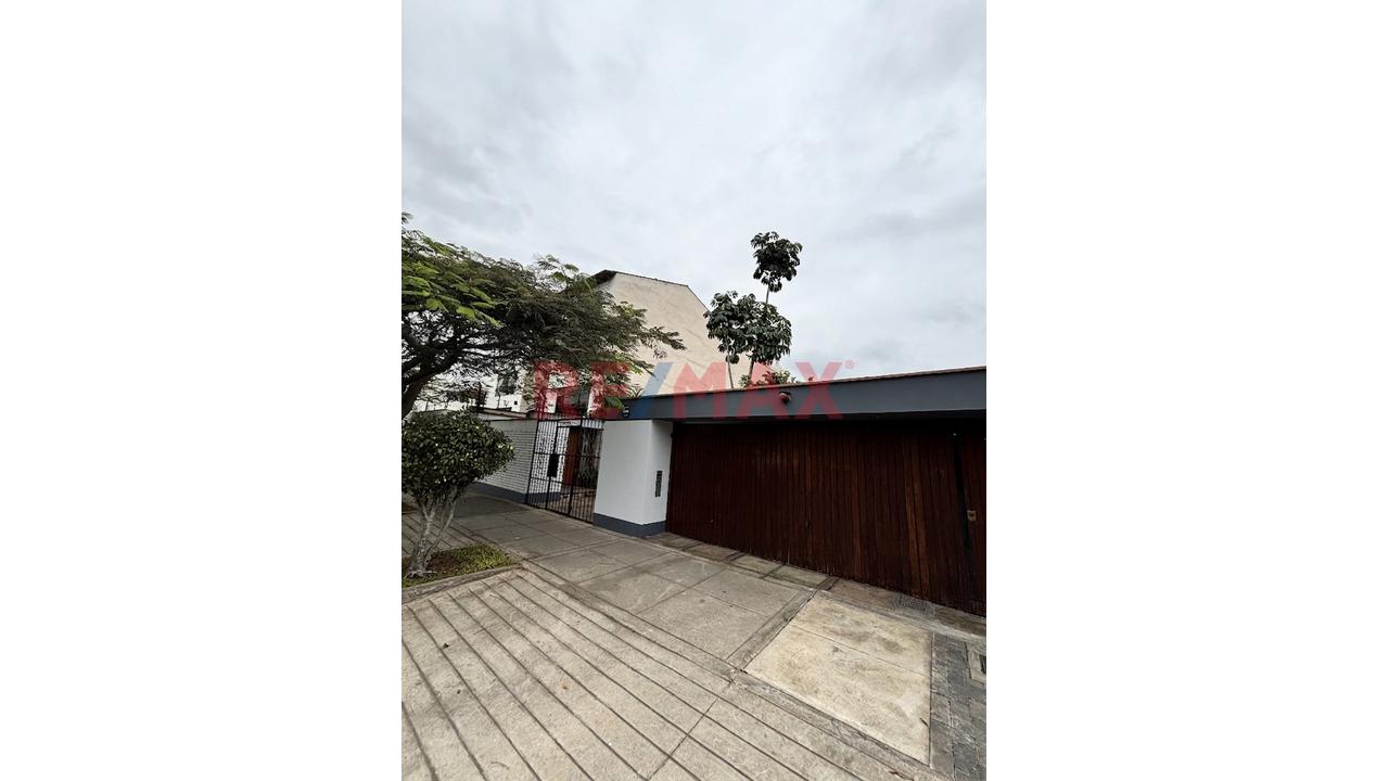 Oportunidad De Inversión: Terreno Para Proyecto Inmobiliario En San Isidro Ubicación Estratégica: Av. Gálvez Barrenechea, San Isidro - 1