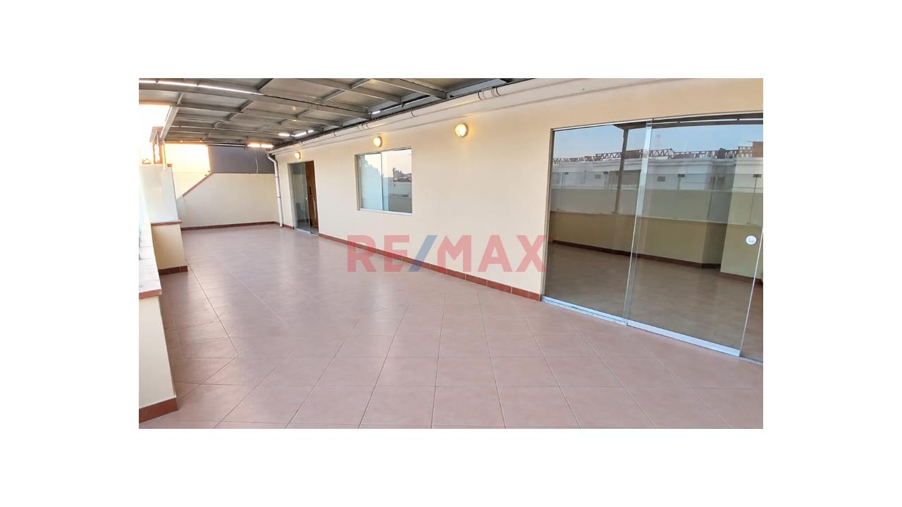 🏡 ¡Alquila Hoy Tu Dúplex En San Borja -Chacarilla! 🌿 5 Dormitorios + Terraza + 2 Cocheras + 1 Depósito + Ascensor - 20