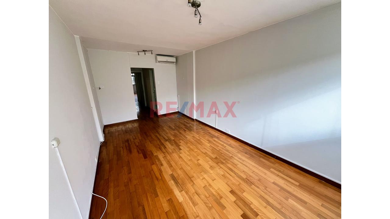 Alquila En Exclusiva Zona De Miraflores!!.. Departamento De 176 M2 En 2Do. Piso, Con Vista A Parque + Estacionamiento — foto 3