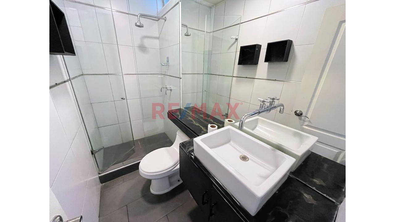 Alquila En Exclusiva Zona De Miraflores!!.. Departamento De 176 M2 En 2Do. Piso, Con Vista A Parque + Estacionamiento — foto 9