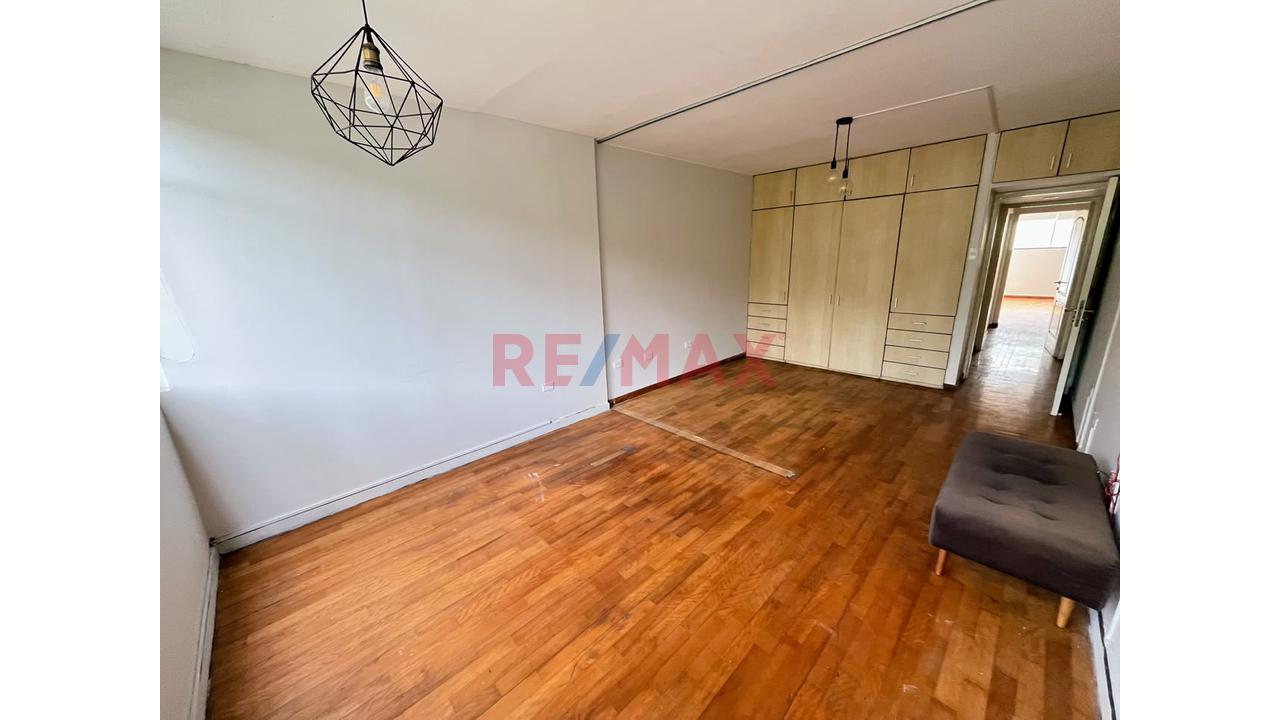 Alquila En Exclusiva Zona De Miraflores!!.. Departamento De 176 M2 En 2Do. Piso, Con Vista A Parque + Estacionamiento — foto 8