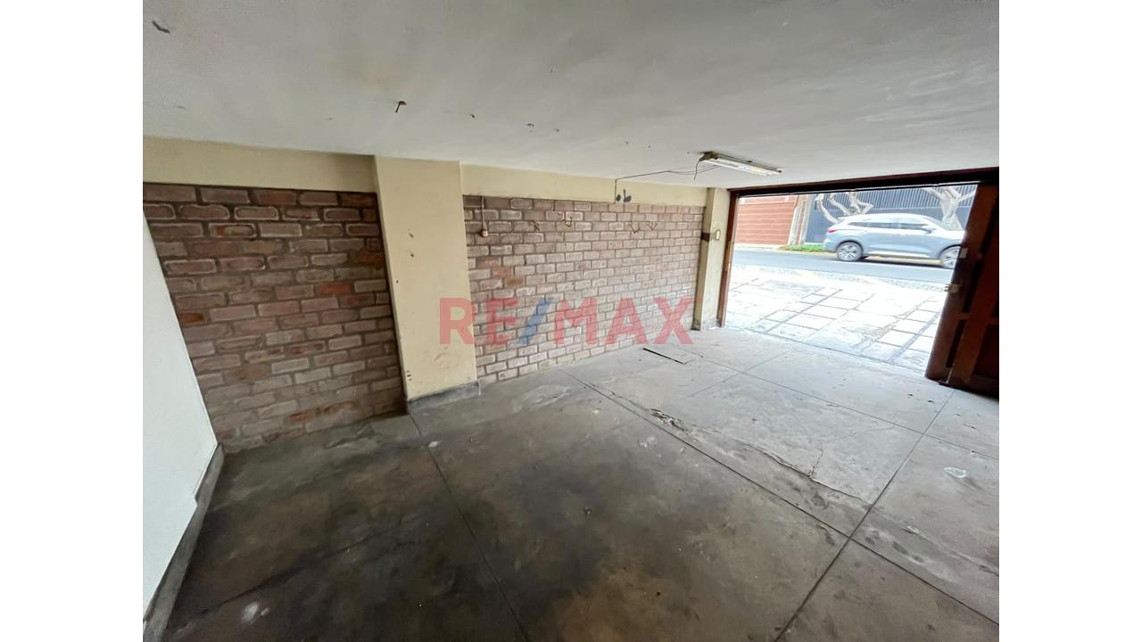 Alquila En Exclusiva Zona De Miraflores!!.. Departamento De 176 M2 En 2Do. Piso, Con Vista A Parque + Estacionamiento — foto 11