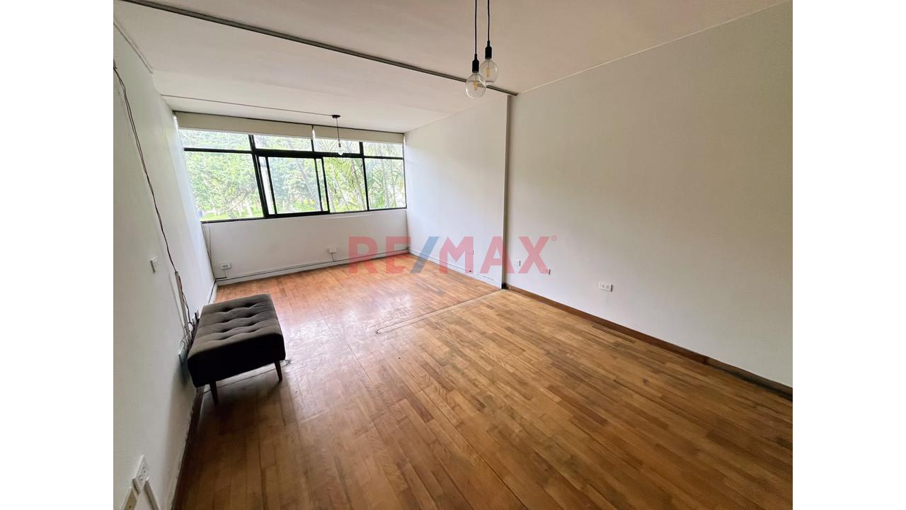 Alquila En Exclusiva Zona De Miraflores!!.. Departamento De 176 M2 En 2Do. Piso, Con Vista A Parque + Estacionamiento — foto 7