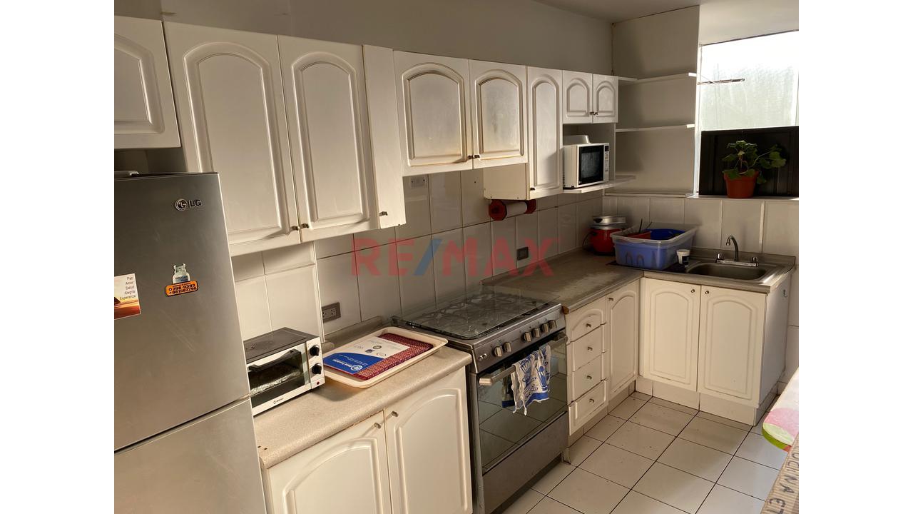 Alquila En Exclusiva Zona De Miraflores!!.. Departamento De 176 M2 En 2Do. Piso, Con Vista A Parque + Estacionamiento — foto 10