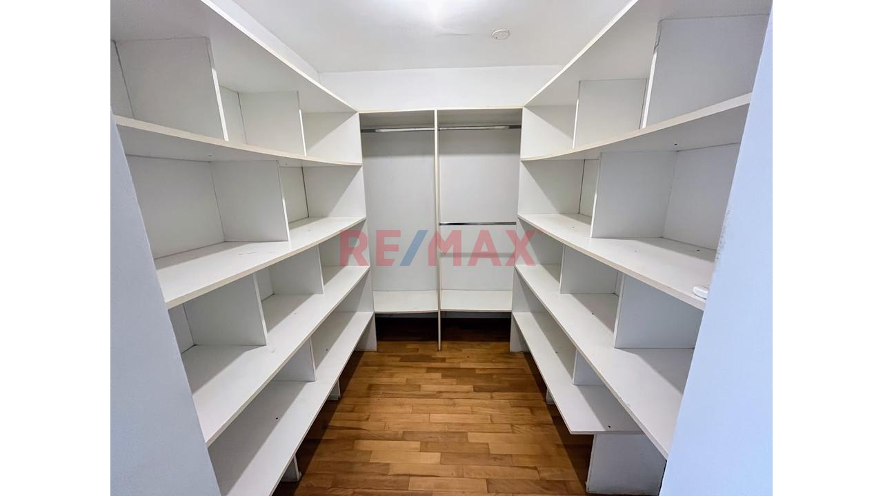Alquila En Exclusiva Zona De Miraflores!!.. Departamento De 176 M2 En 2Do. Piso, Con Vista A Parque + Estacionamiento — foto 5