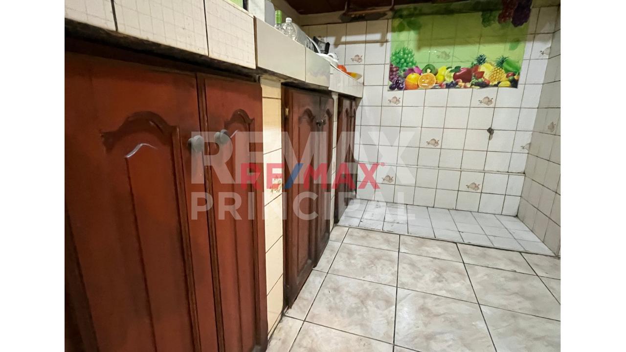 ¡Ocasión! Venta De Casa Como Terreno En Comas En Plena Avenida - 2