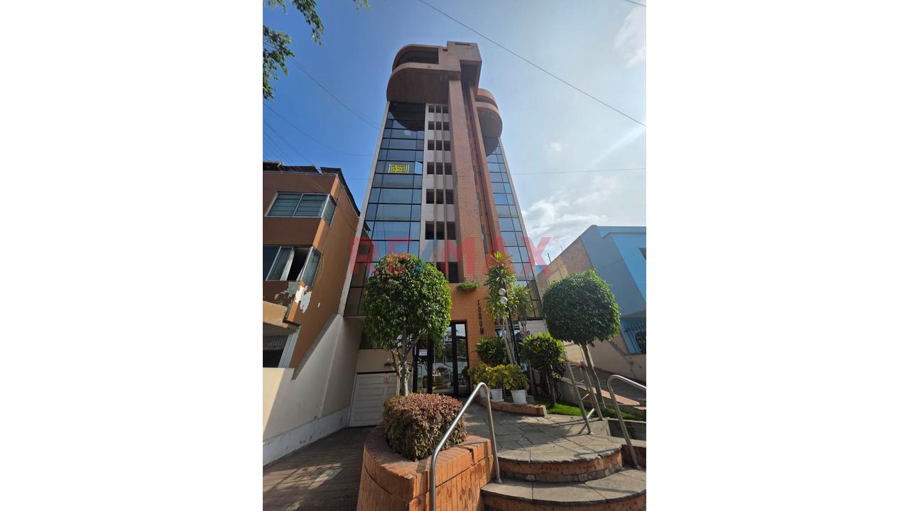 Oficina De 99 M² En San Isidro – Ubicación Estratégica Frente Al Mininter - 1