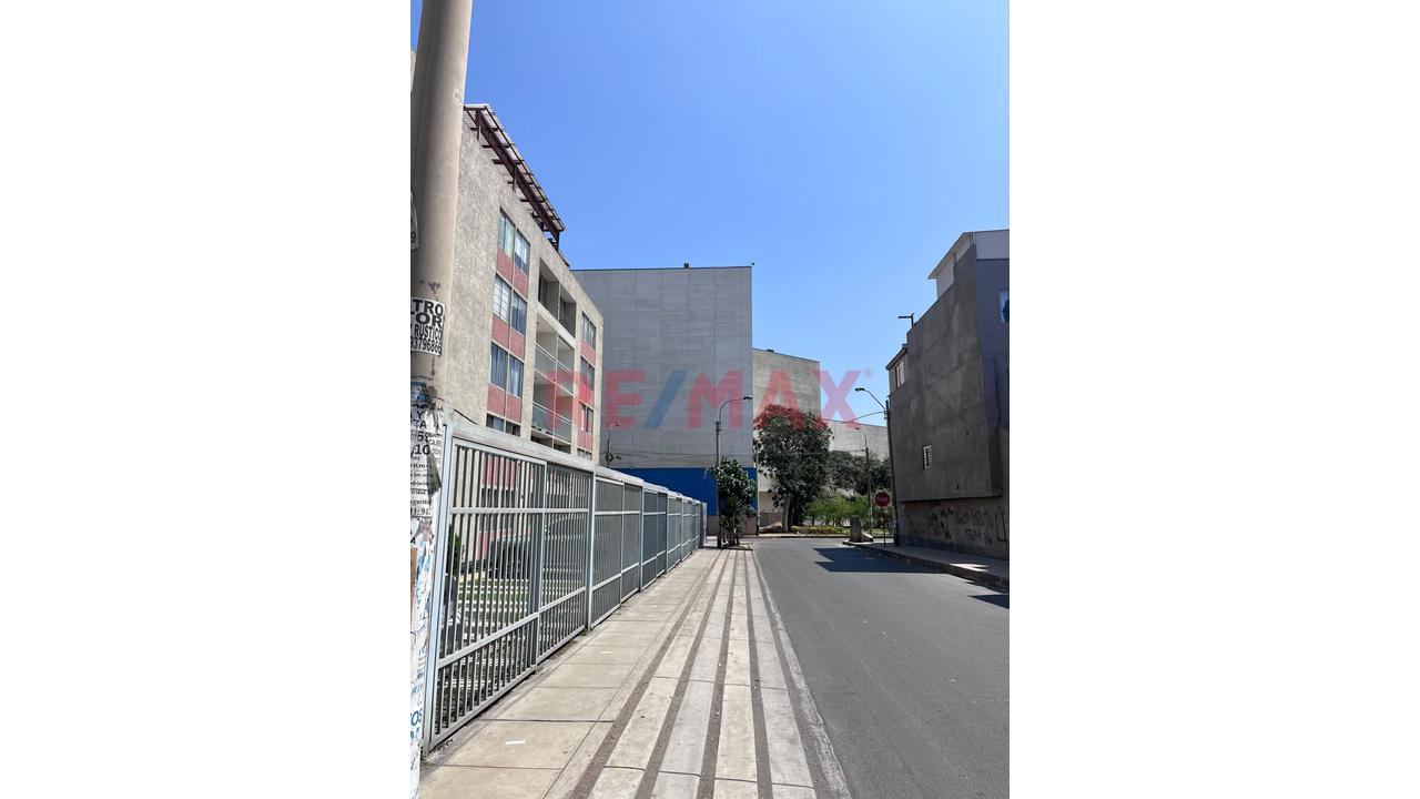 Venta De Casa 200 M2 En Esquina En Zona Muy Comercial - Comas — foto 13