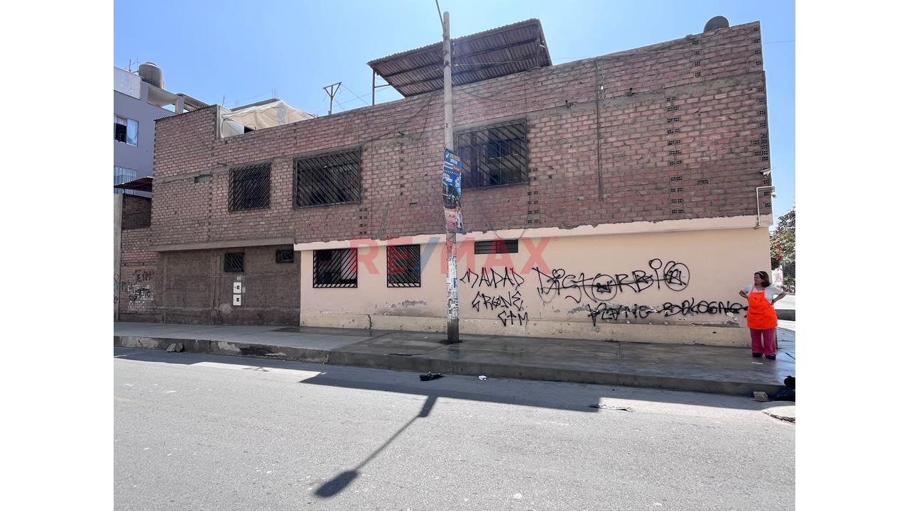 Venta De Casa 200 M2 En Esquina En Zona Muy Comercial - Comas — foto 2
