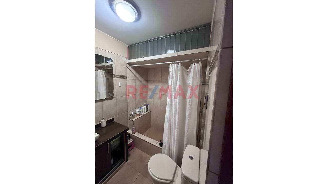 Venta De Casa 200 M2 En Esquina En Zona Muy Comercial - Comas — foto 6