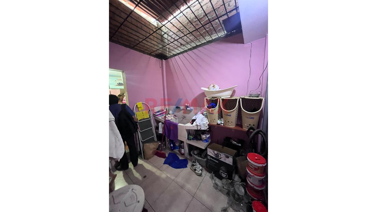 Venta De Casa 200 M2 En Esquina En Zona Muy Comercial - Comas — foto 12