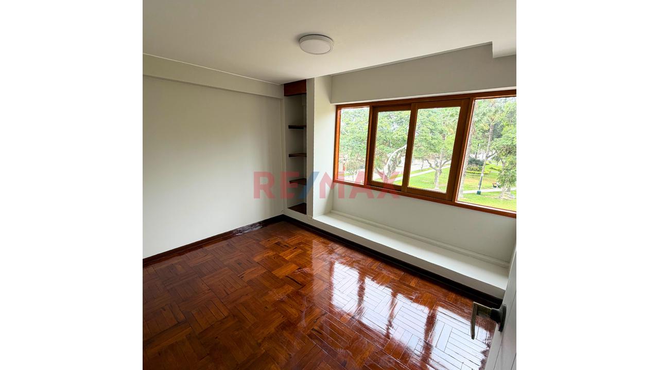 Amplio Duplex Frente A Parque En Surco 🏡 - 15