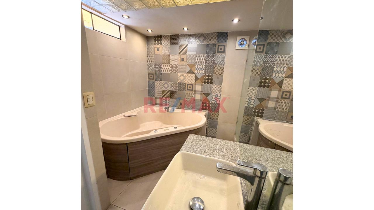 Amplio Duplex Frente A Parque En Surco 🏡 - 8