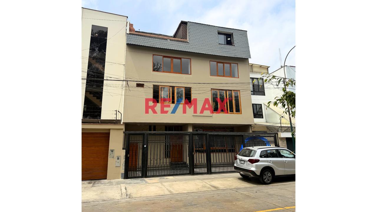 Amplio Duplex Frente A Parque En Surco 🏡 - 1