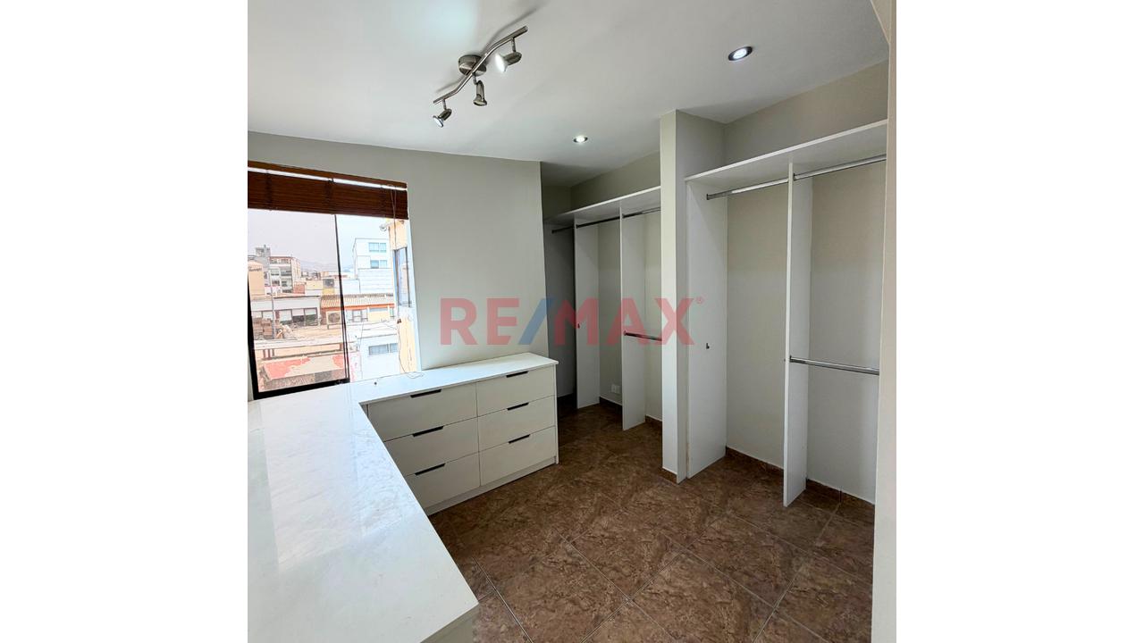 Amplio Duplex Frente A Parque En Surco 🏡 - 11