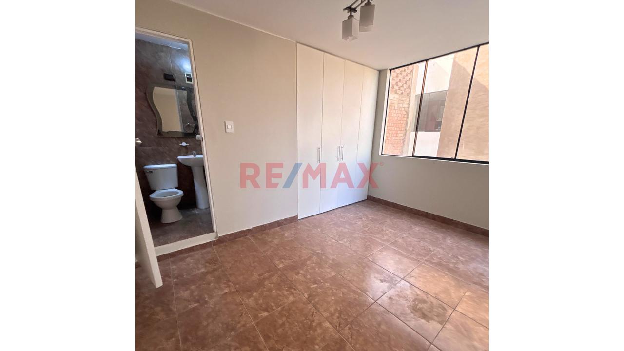 Amplio Duplex Frente A Parque En Surco 🏡 - 18
