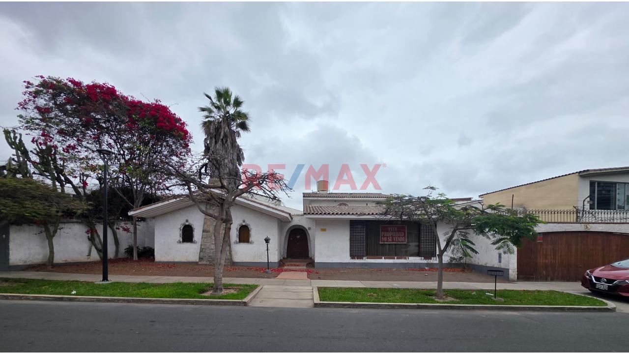 ¡¡¡Oportunidad Única En San Isidro!!! Casa A Precio De Terreno ¡Ideal Para Desarrollo Inmobiliario! - 1
