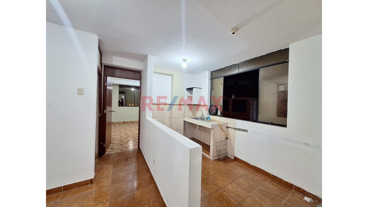 Se Alquila Departamento En El Agustino 4To Piso — foto 3