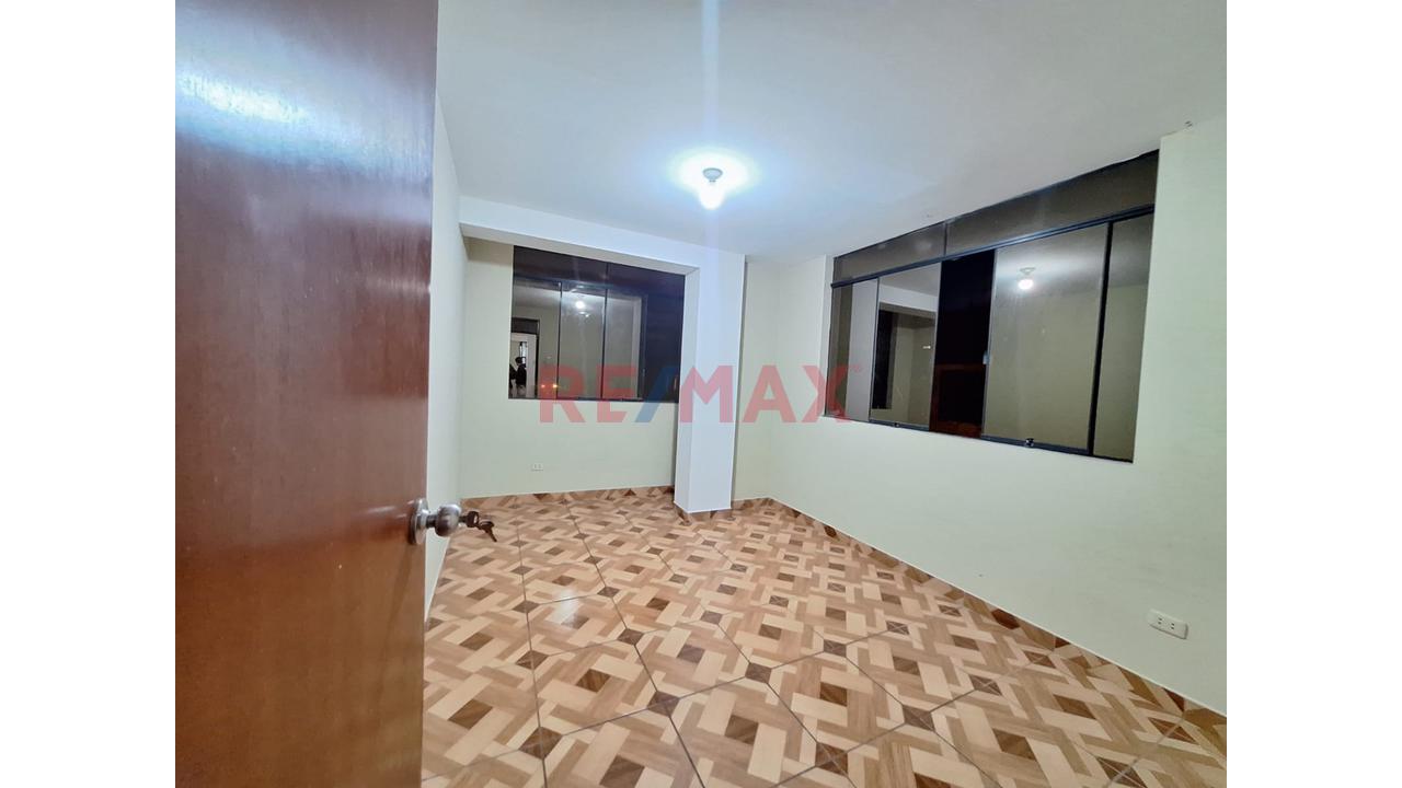 Se Alquila Departamento En El Agustino 4To Piso — foto 6