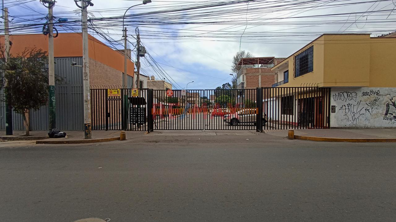 Departamento En Alquiler En Surco Con Balcón, Parque Y 2 Dormitorios | Surco — foto 14
