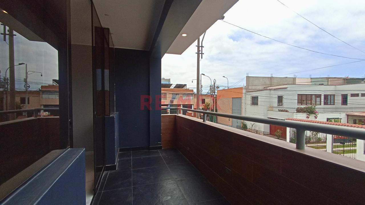 Departamento En Alquiler En Surco Con Balcón, Parque Y 2 Dormitorios | Surco — foto 11