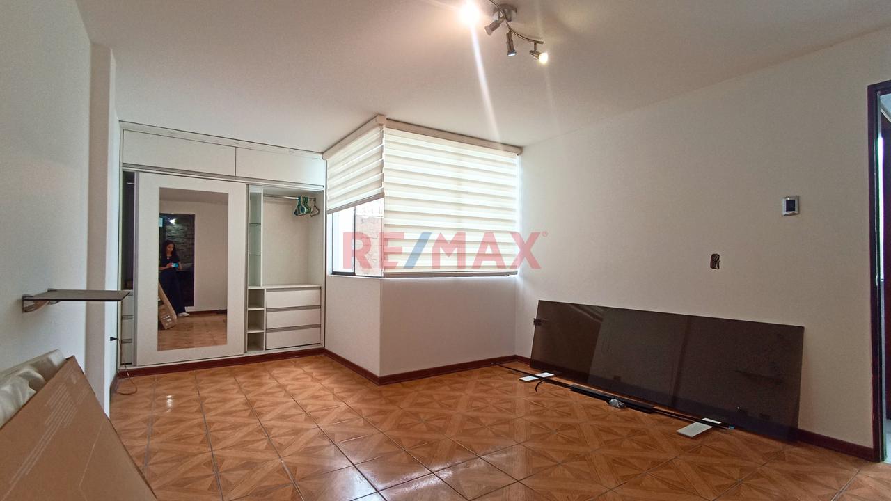Departamento En Alquiler En Surco Con Balcón, Parque Y 2 Dormitorios | Surco — foto 9