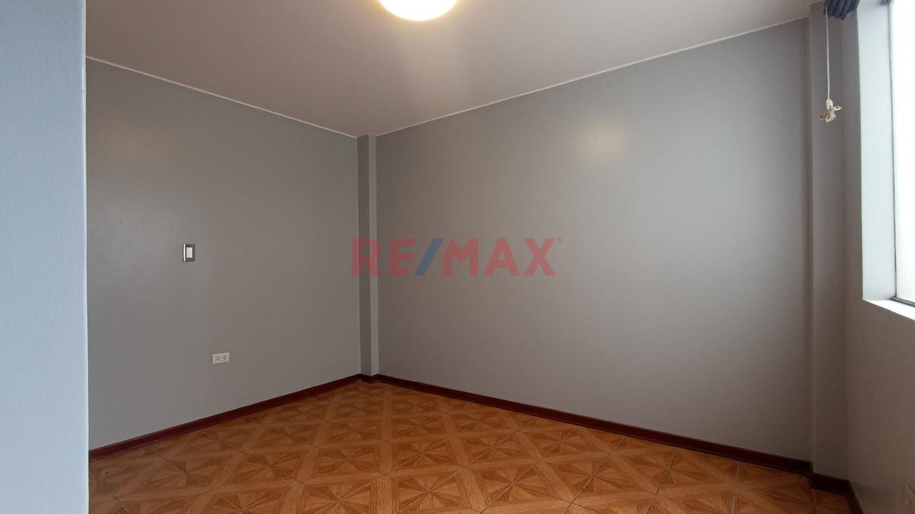 Departamento En Alquiler En Surco Con Balcón, Parque Y 2 Dormitorios | Surco — foto 6