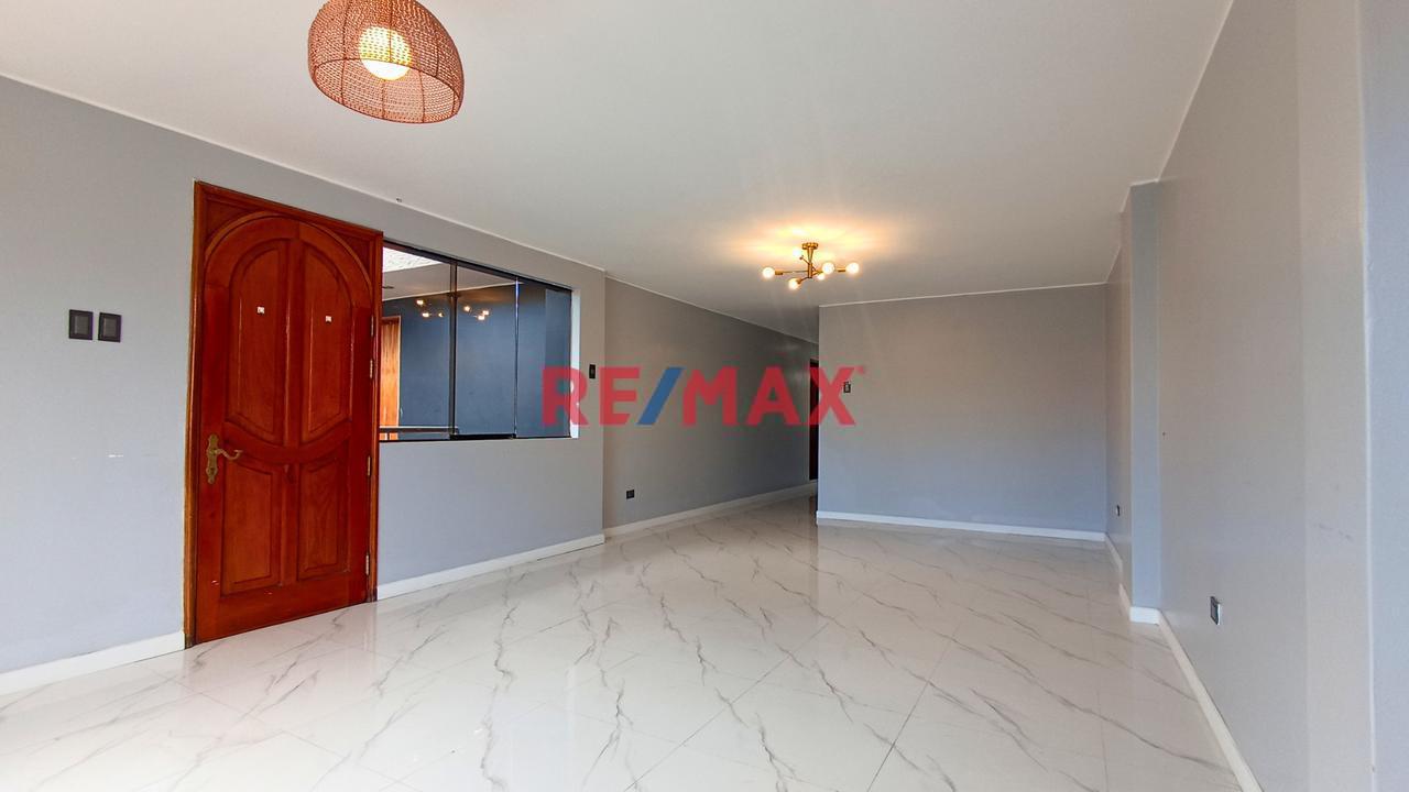 Departamento En Alquiler En Surco Con Balcón, Parque Y 2 Dormitorios | Surco — foto 1