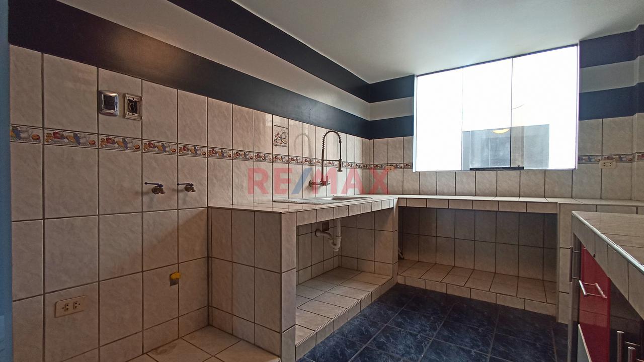 Departamento En Alquiler En Surco Con Balcón, Parque Y 2 Dormitorios | Surco — foto 2