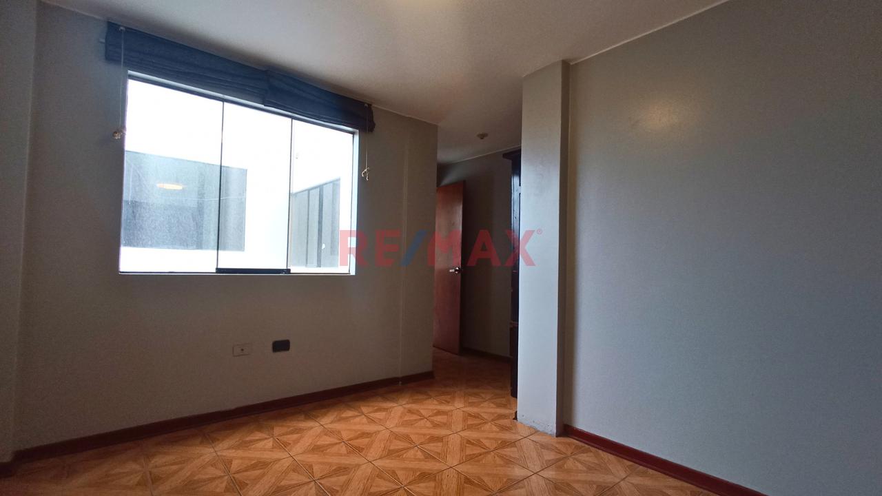 Departamento En Alquiler En Surco Con Balcón, Parque Y 2 Dormitorios | Surco — foto 5