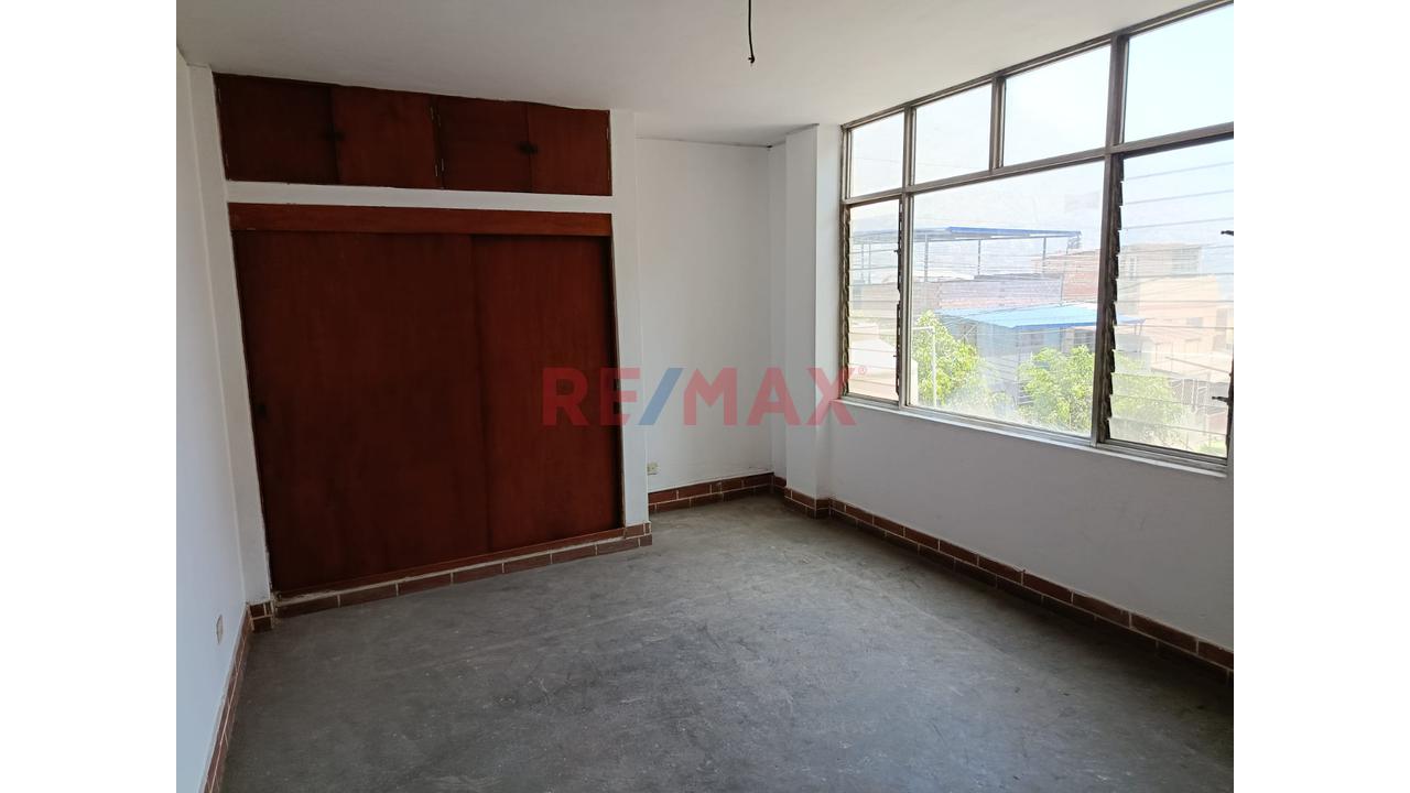 Venta De Amplio Departamento En Segundo Piso Zona Centrica De Chosica — foto 5