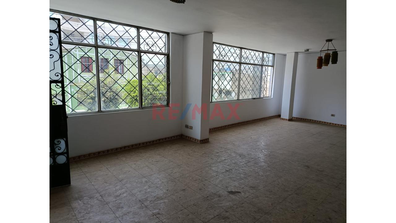 Venta De Amplio Departamento En Segundo Piso Zona Centrica De Chosica — foto 3