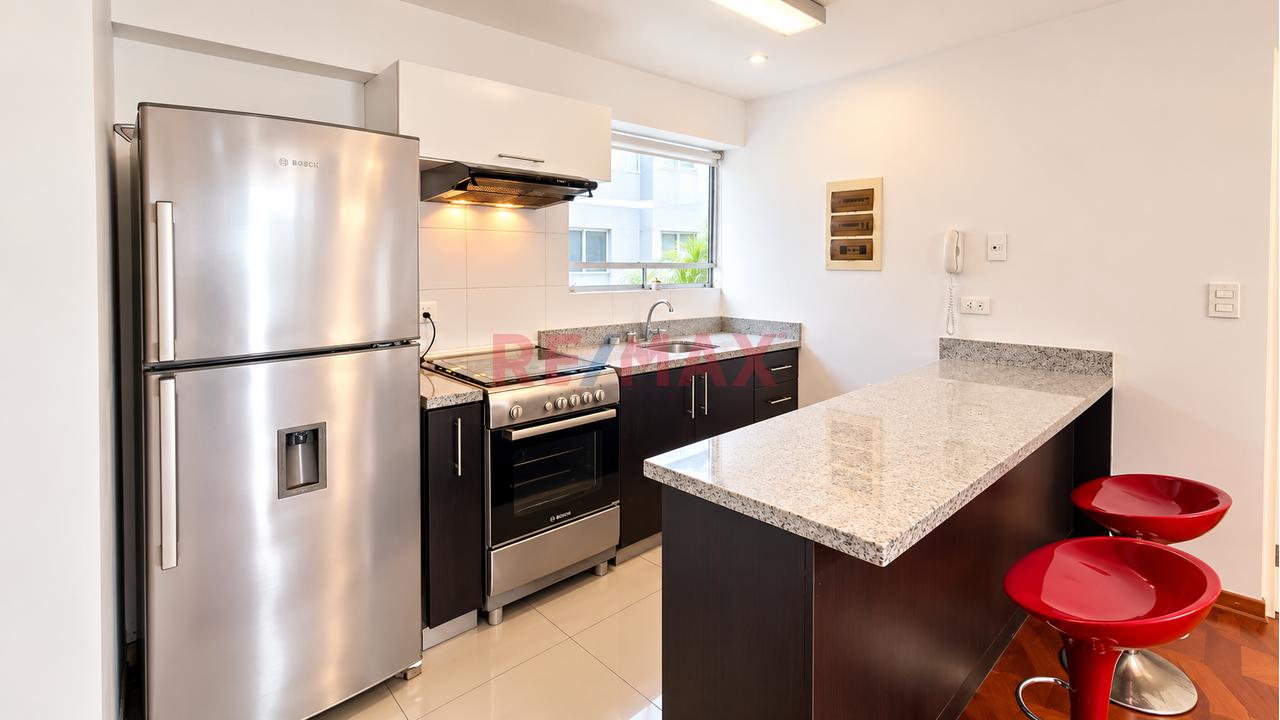 ¡Vive O Invierte En Miraflores! ¡Se Vende Departamento En Miraflores, Cerca Al Malecón + Cochera Y 2 Depósitos! — foto 4