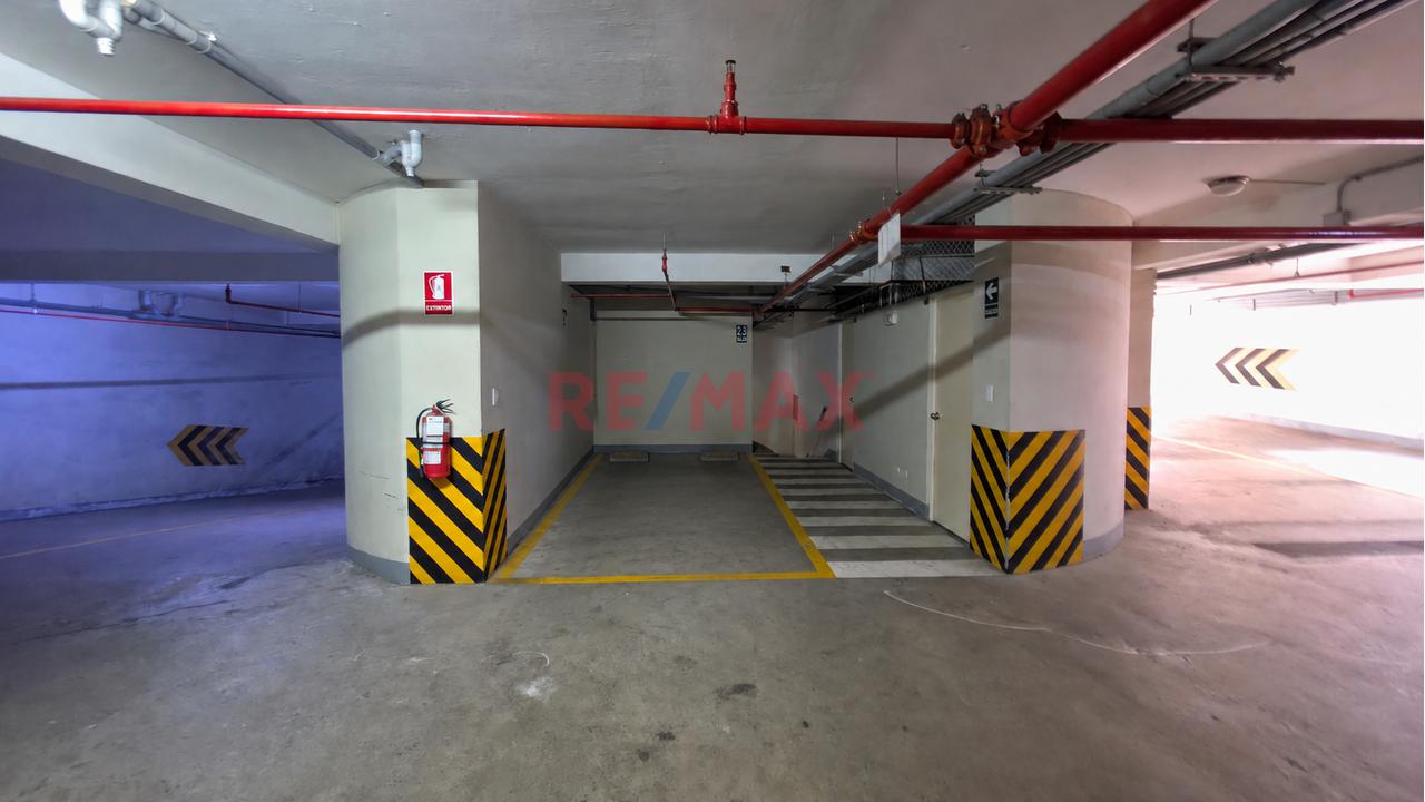 ¡Vive O Invierte En Miraflores! ¡Se Vende Departamento En Miraflores, Cerca Al Malecón + Cochera Y 2 Depósitos! — foto 11