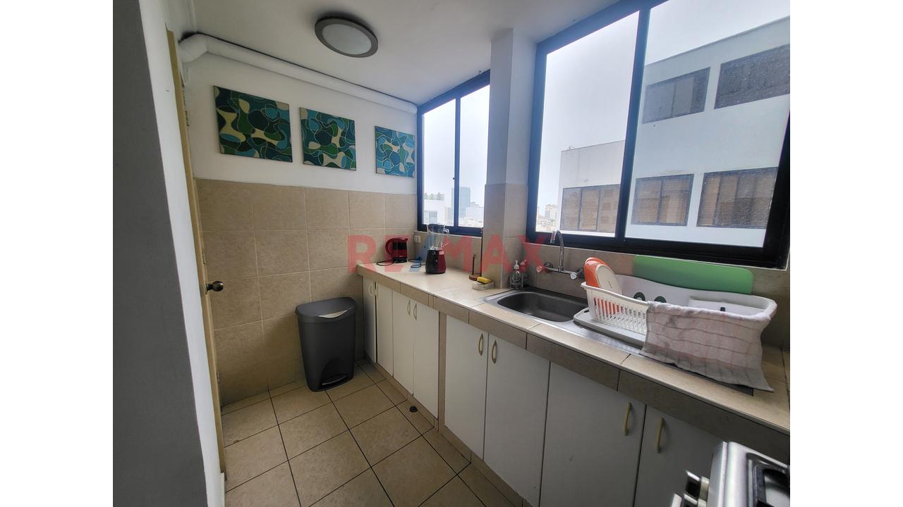 Lindo Departamento Amoblado, Ubicado En El Corzon De Miraflores. — foto 4