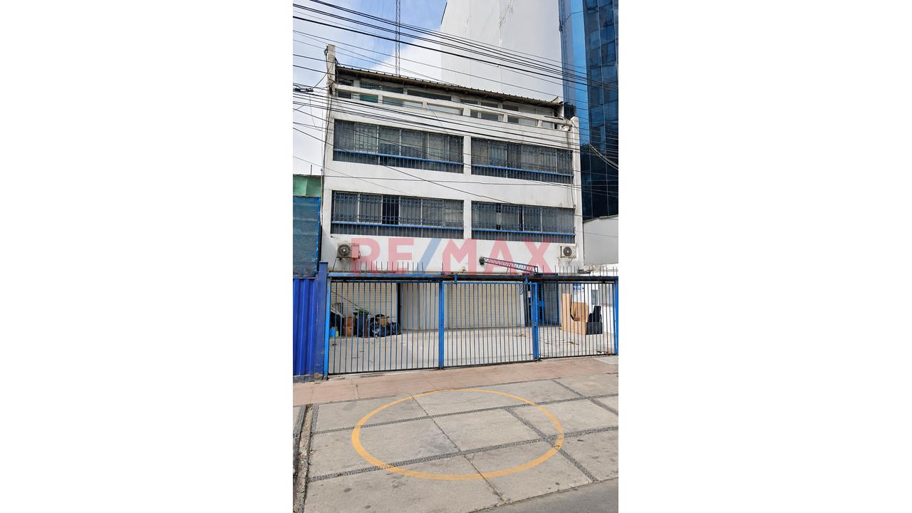 Venta De Edificio En Zona Comercial De San Isidro, Límite Con Magdalena — foto 2