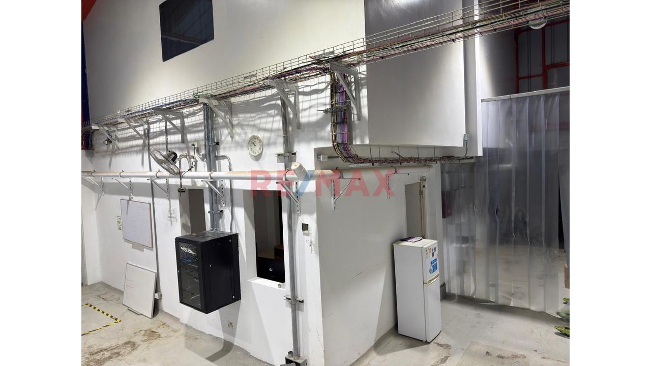 Se Alquila Local Industrial Con Nave - 3