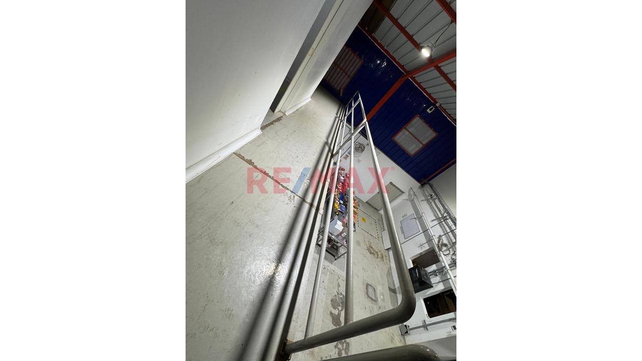 Se Alquila Local Industrial Con Nave - 10