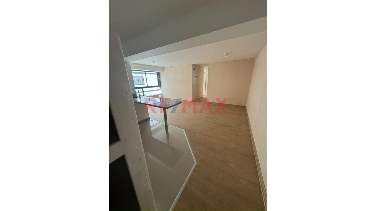 Departamento Con Cochera Y Deposito En Alquiler – Av La Paz, San Miguel — foto 9
