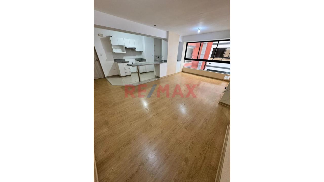 Departamento Con Cochera Y Deposito En Alquiler – Av La Paz, San Miguel — foto 5