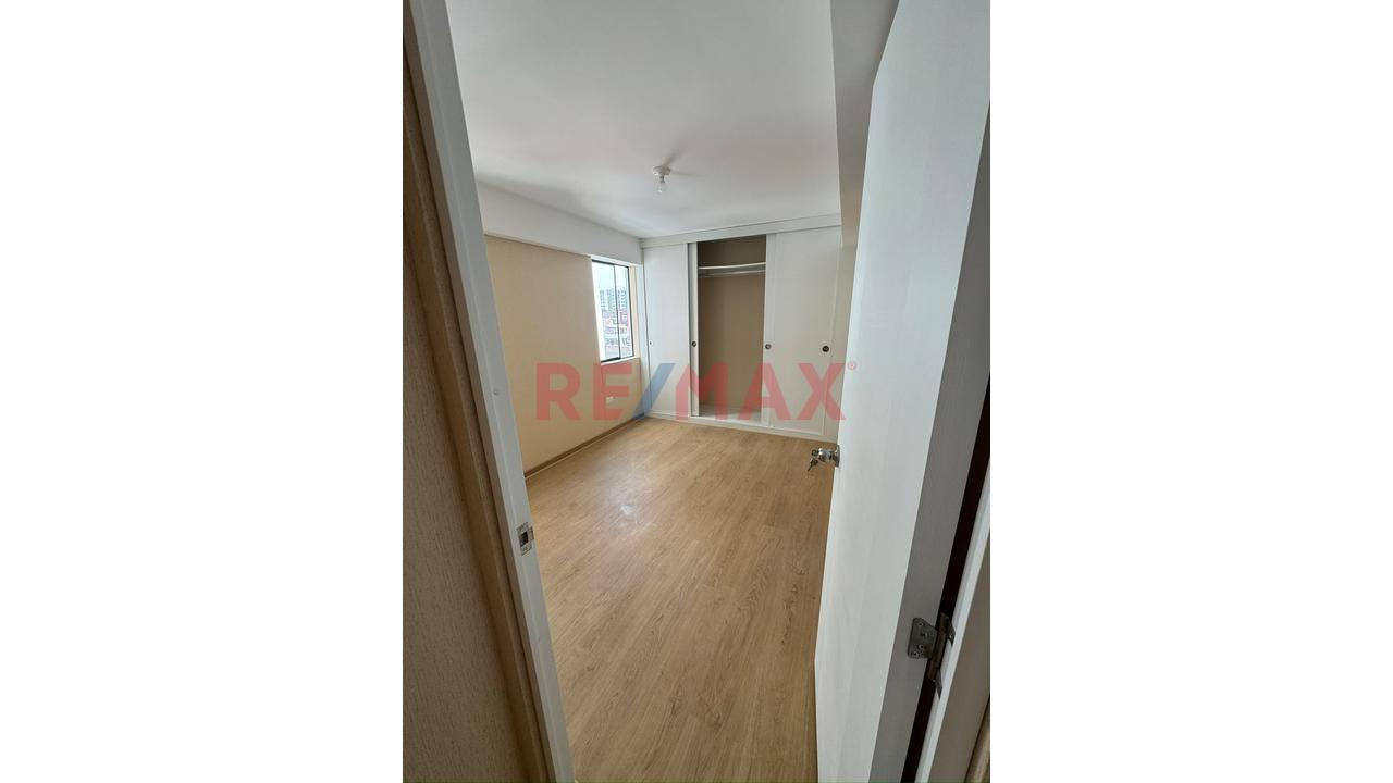 Departamento Con Cochera Y Deposito En Alquiler – Av La Paz, San Miguel — foto 11