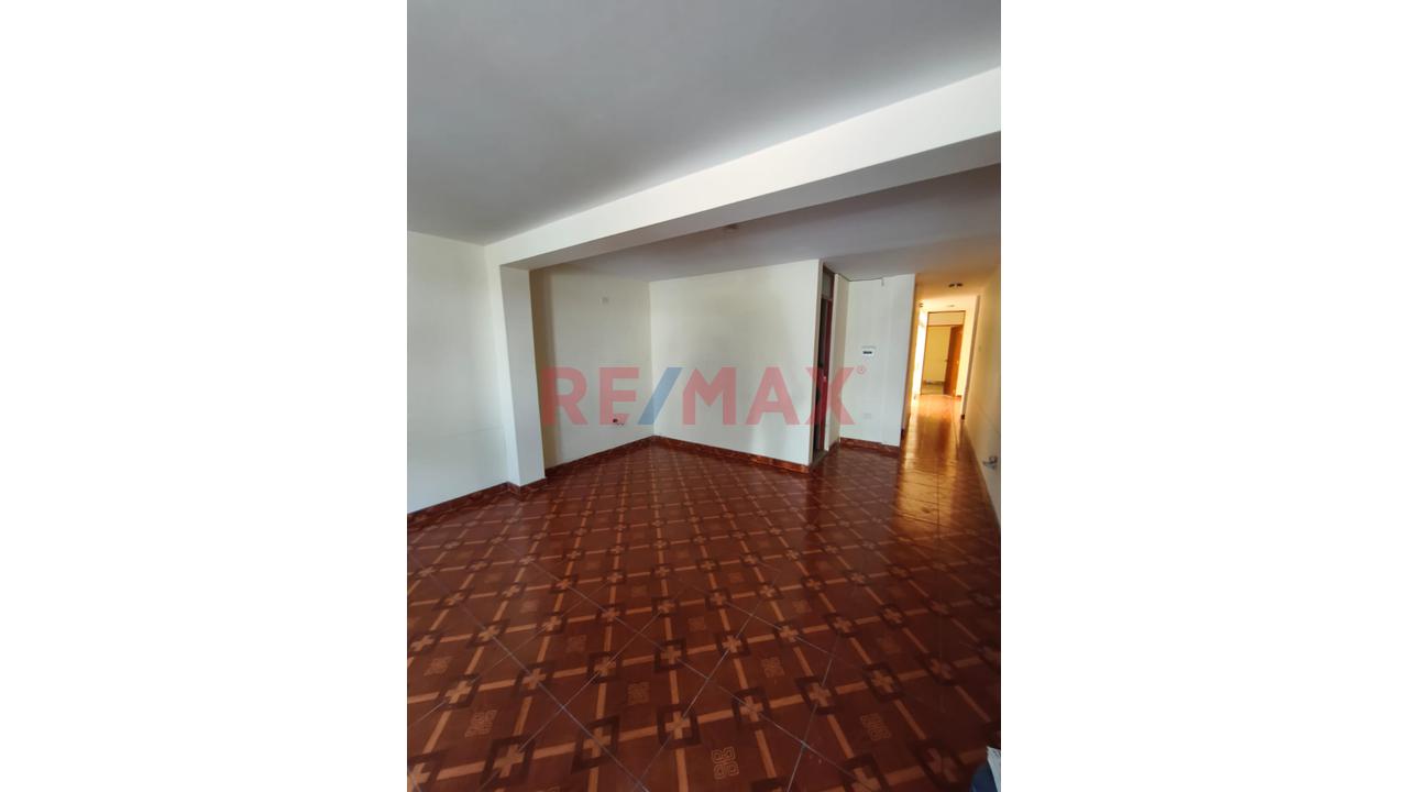 Casa En Alquiler Con 2 Departamentos Independientes En Socabaya — foto 13