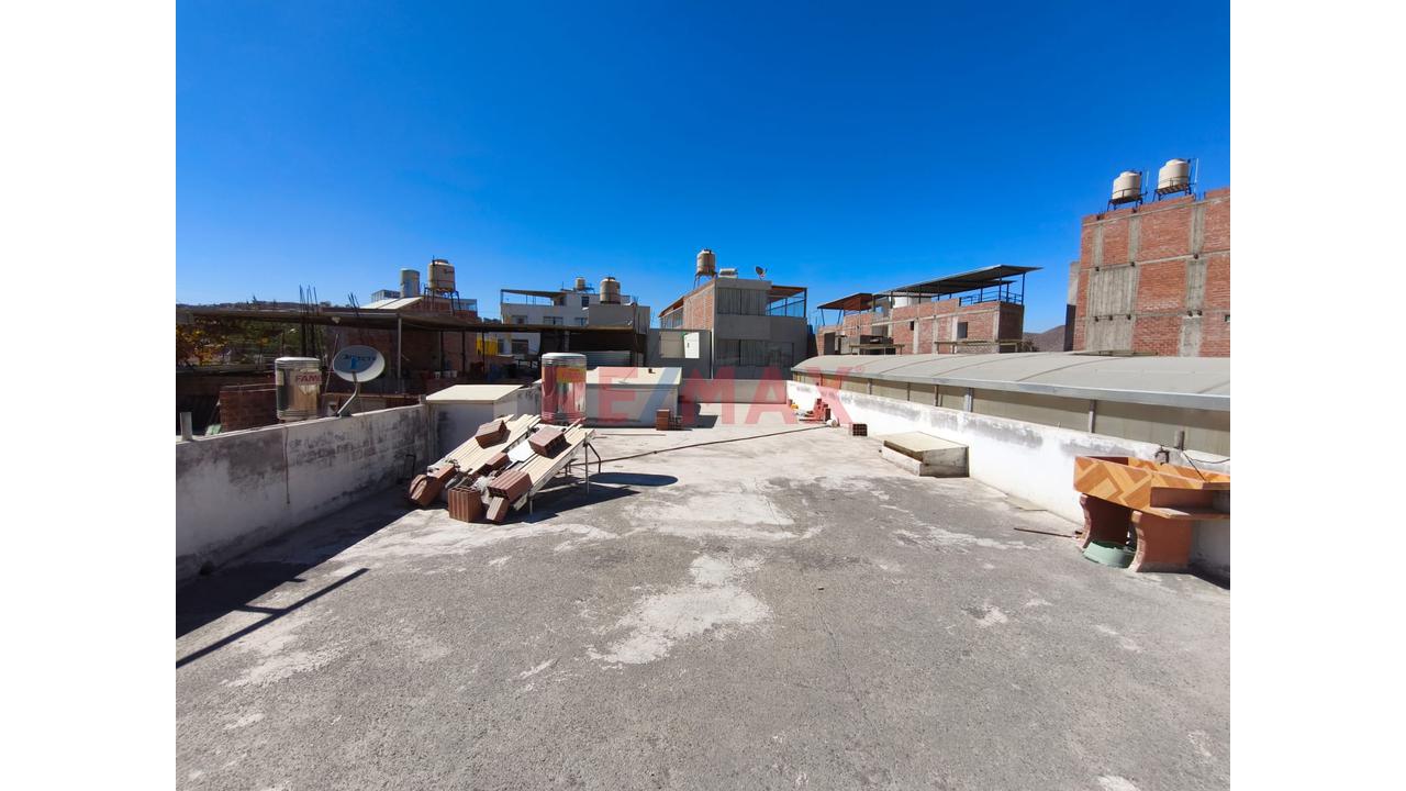 Casa En Alquiler Con 2 Departamentos Independientes En Socabaya — foto 3