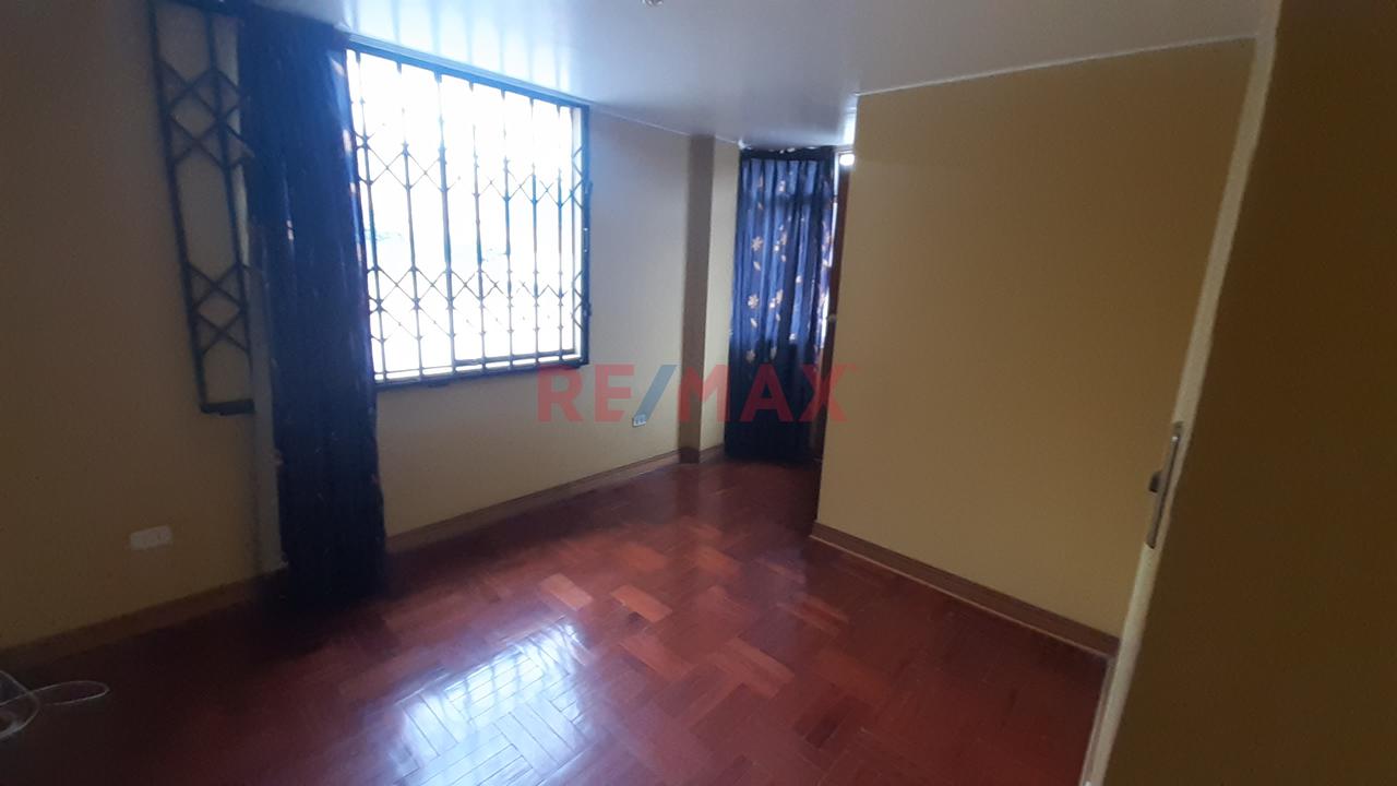 Venta De Casa En San Juan De Miraflores 287.10M2 Construida — foto 8